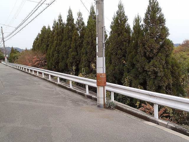 高槻市松が丘4丁目　売土地 現地写真（前面道路含む現地写真）