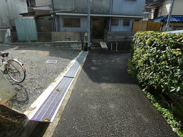 高槻市真上町4丁目　中古一戸建 現地写真（前面道路含む現地写真）