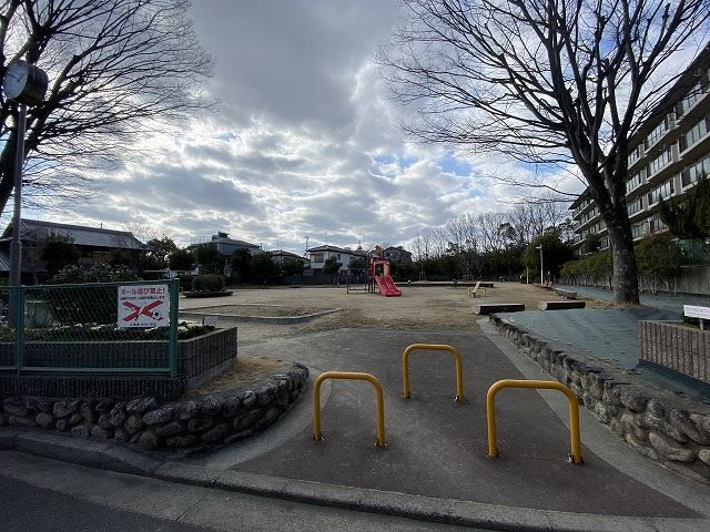 サンヴェール高槻１号棟    公園