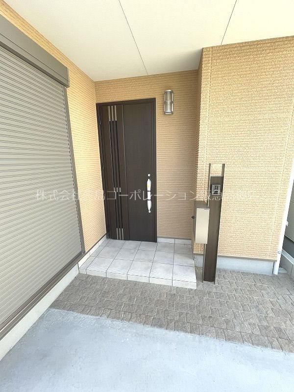 高槻市高西町B号地 中古一戸建  現地写真（玄関）