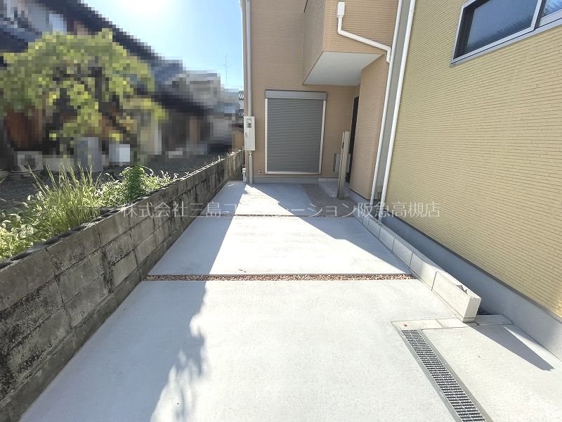 高槻市高西町B号地 中古一戸建  現地写真（前面道路含む現地写真）