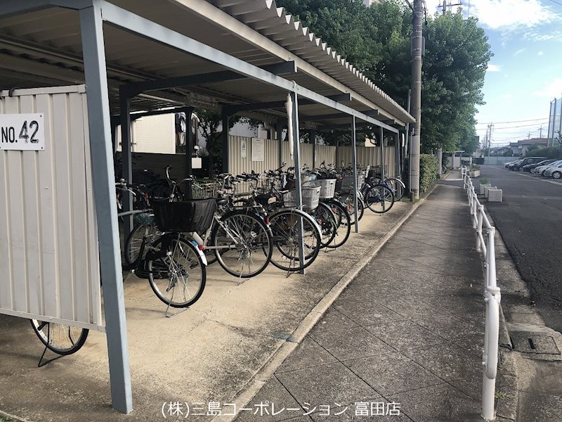富田第二住宅75号棟      駐輪場
