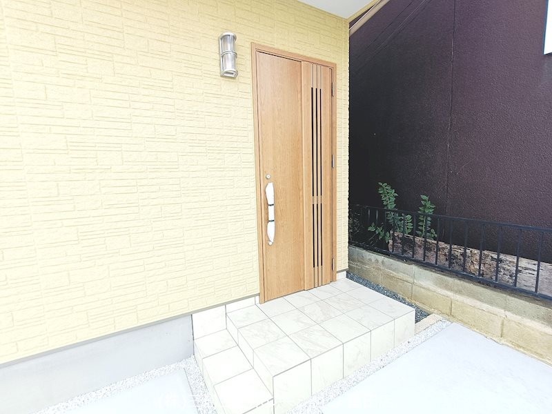 高槻市柳川町2丁目　新築一戸建 北東角地の新築一戸建て！火災保険は準耐火扱いのスーパーボード仕様です♪