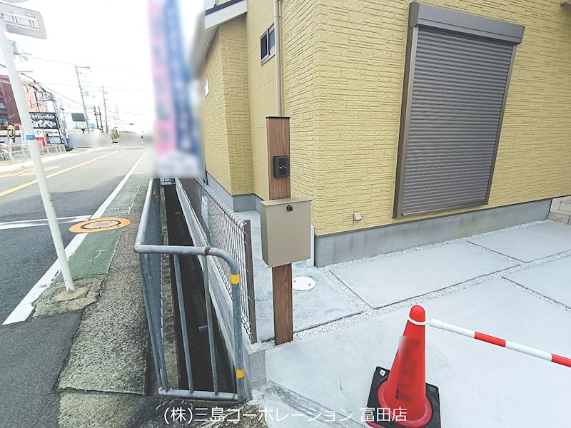 高槻市柳川町2丁目　新築一戸建 スタイリッシュな玄関ポスト♪