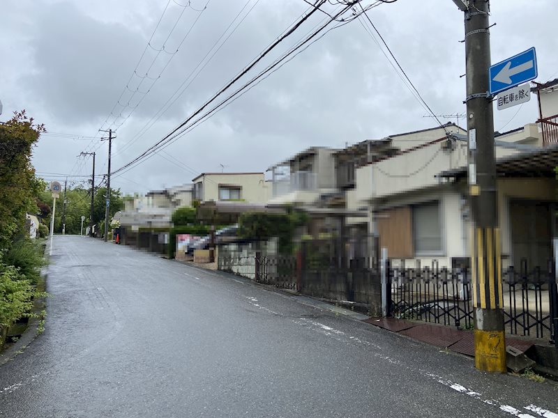 茨木市山手台３丁目　中古テラスハウス 現地写真（前面道路含む現地写真）