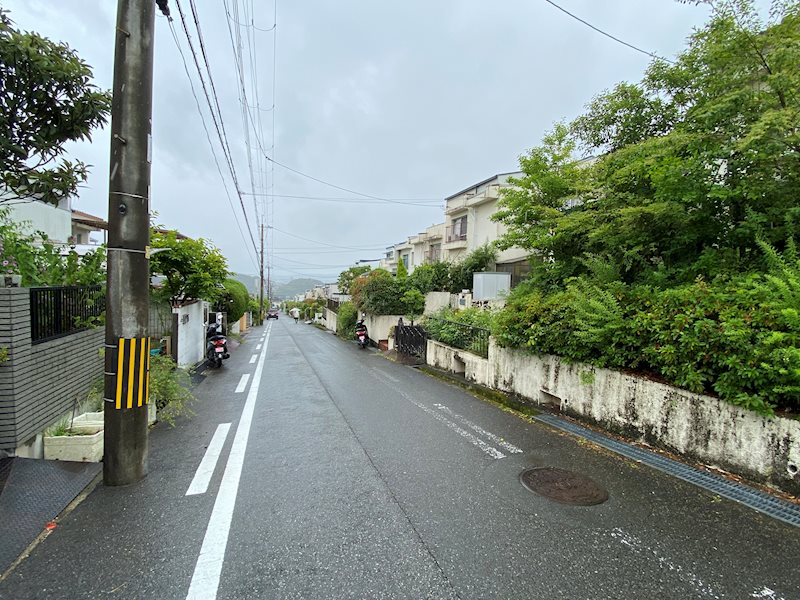 茨木市山手台３丁目　中古テラスハウス 現地写真（前面道路含む現地写真）