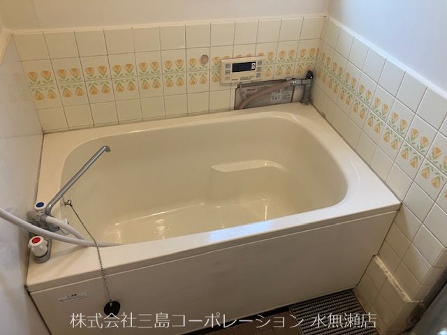 水無瀬青葉ハイツ4号棟 浴室　窓付きで自然換気ができます