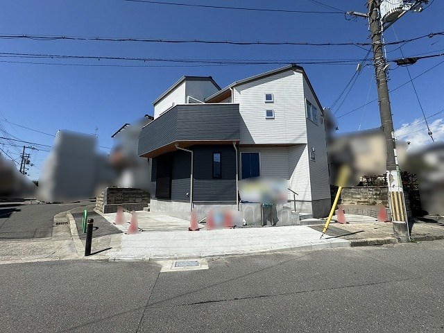 阪急「総持寺」駅徒歩4分でアクセス良好！　近隣にスーパーやコンビニ、ドラッグストアがございます！