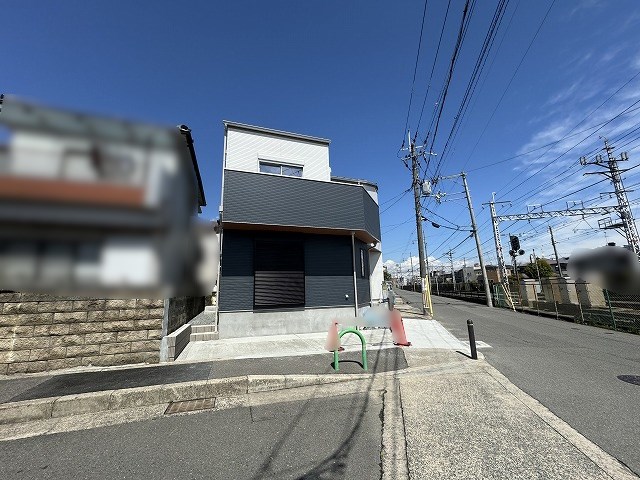 高槻市北昭和台町　中古一戸建 長期優良住宅　5帖の広々ワイドバルコニーには2.9帖のロフトがございます