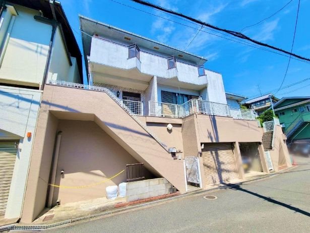 山之上5丁目一戸建 第一種低層住居専用地域の閑静な住宅地内です