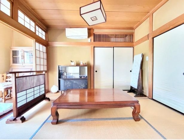 山之上5丁目一戸建 1階和室二間を合わせますと約14帖になります