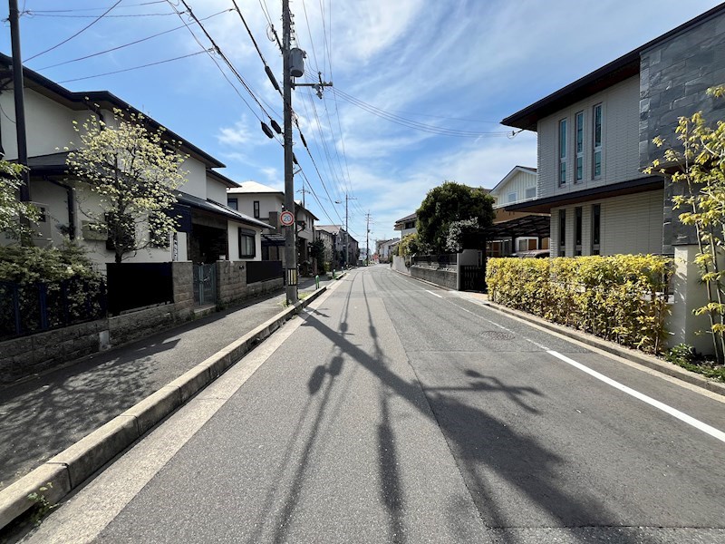 茨木市白川2丁目　中古一戸建 現地写真（前面道路含む現地写真）