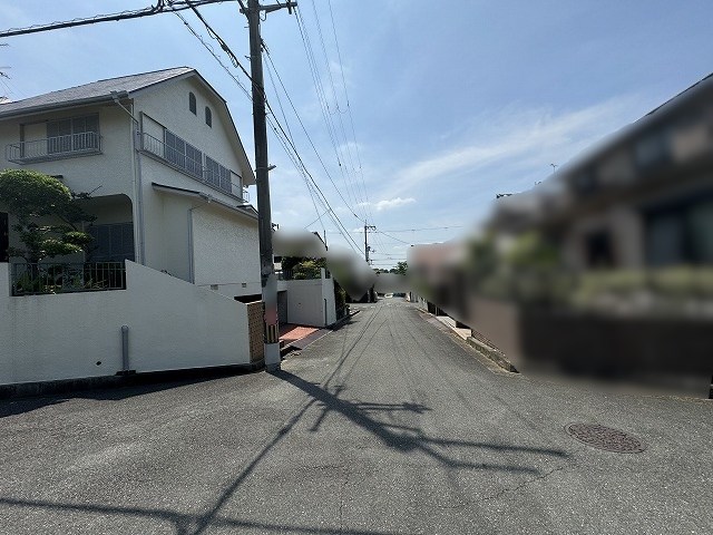 高槻市塚原6丁目　中古一戸建 前面道路含む