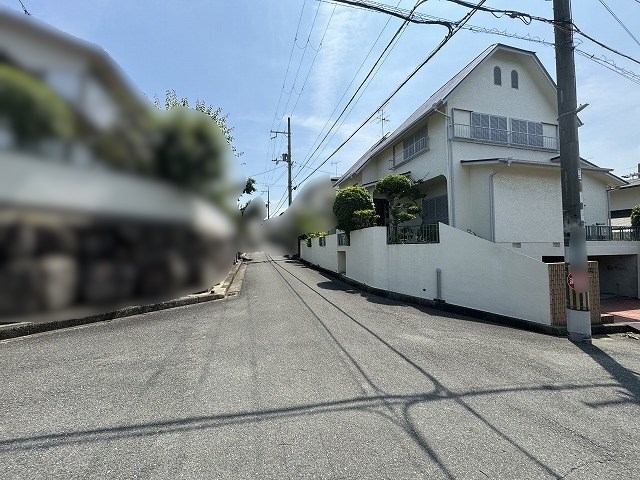 高槻市塚原6丁目　中古一戸建 前面道路含む