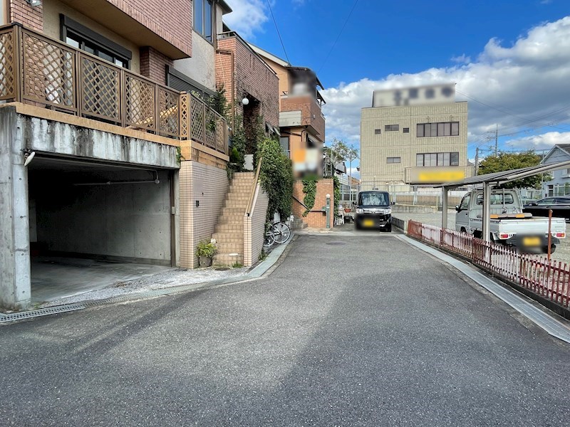 茨木市南安威3丁目　中古一戸建 現地写真（前面道路含む現地写真）
