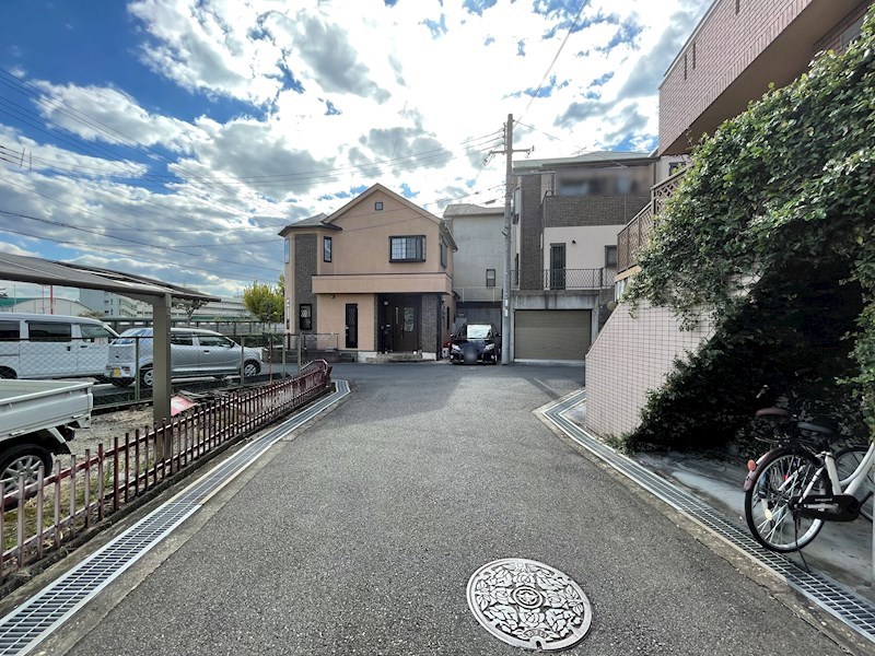 茨木市南安威3丁目　中古一戸建 現地写真（前面道路含む現地写真）