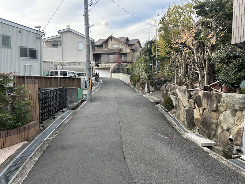 茨木市南春日丘1丁目　売土地 現地写真（前面道路含む現地写真）