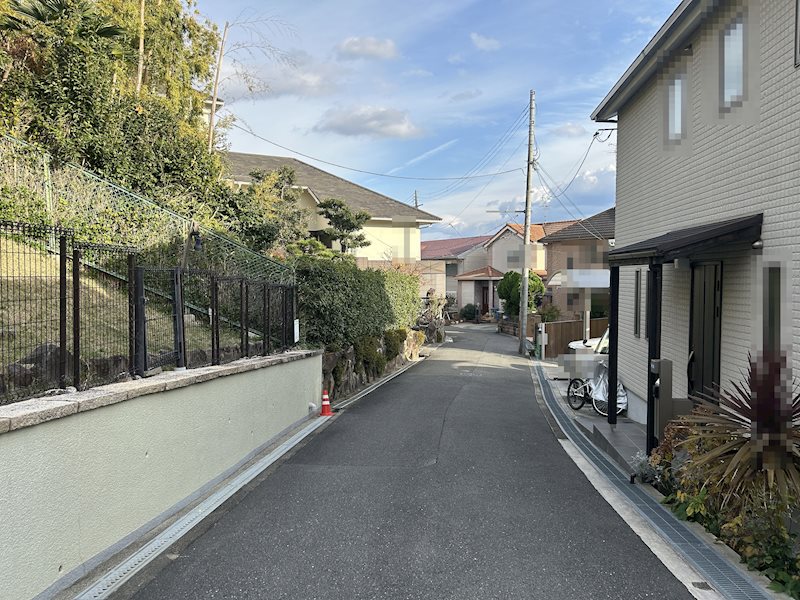 茨木市南春日丘1丁目　売土地 現地写真（前面道路含む現地写真）