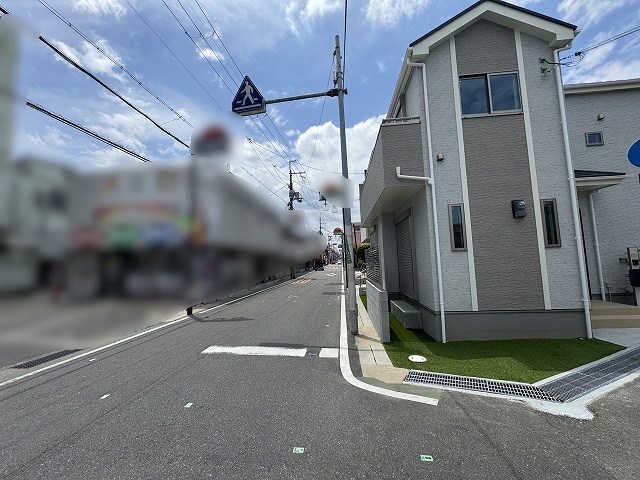 高槻市昭和台町2丁目　中古一戸建　D号地 前面道路幅員　約5.8ｍ！南西角地です