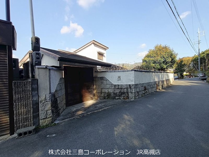 高槻市大字原　中古一戸建 現地写真（前面道路含む現地写真）