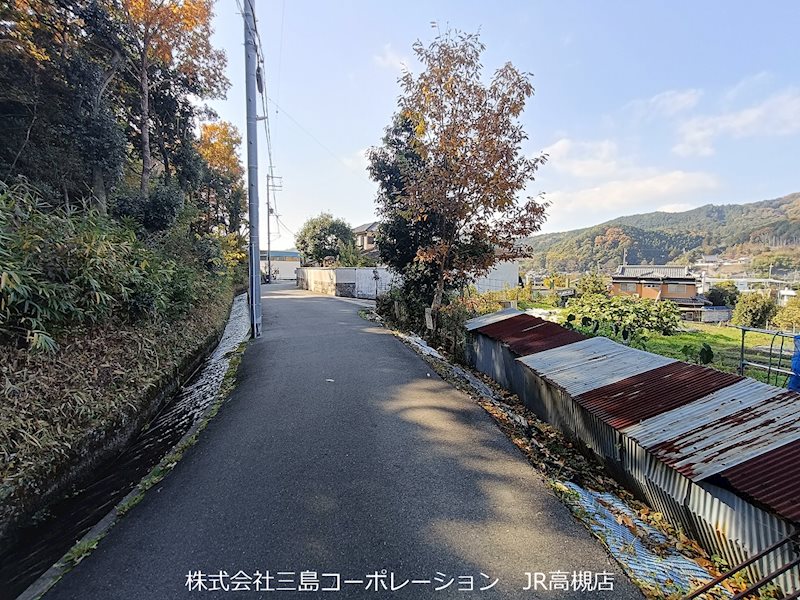 高槻市大字原　中古一戸建 現地写真（前面道路含む現地写真）
