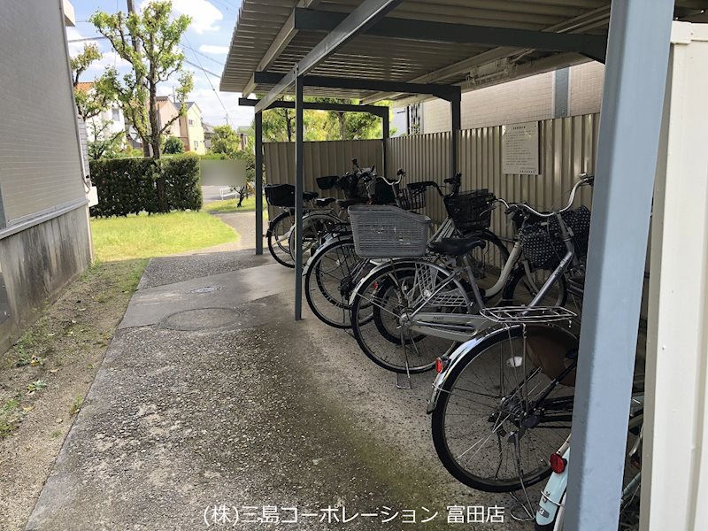 富田第二住宅61号棟  駐輪場
