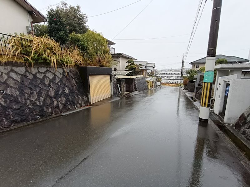 茨木市北春日丘4丁目　売土地 現地写真（前面道路含む現地写真）