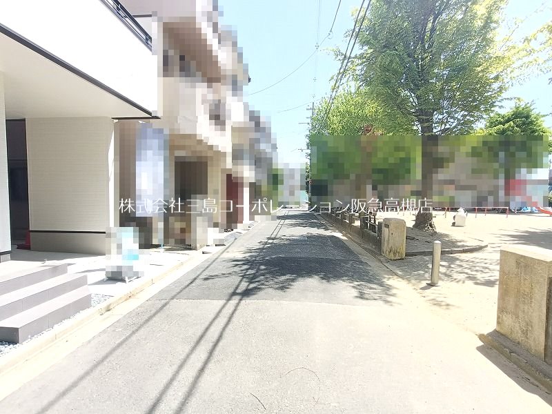 高槻市津之江北町　新築一戸建 現地写真（前面道路含む現地写真）