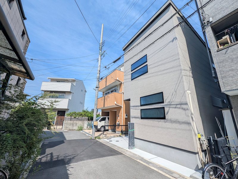 摂津市新在家2丁目 新築一戸建  現地写真（前面道路含む現地写真）