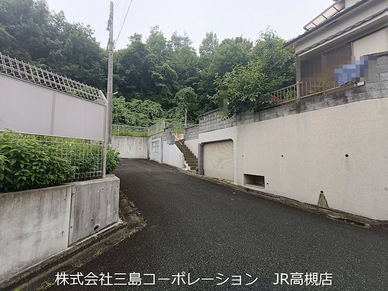 高槻市宮が谷町　新築一戸建 現地写真（前面道路含む現地写真）