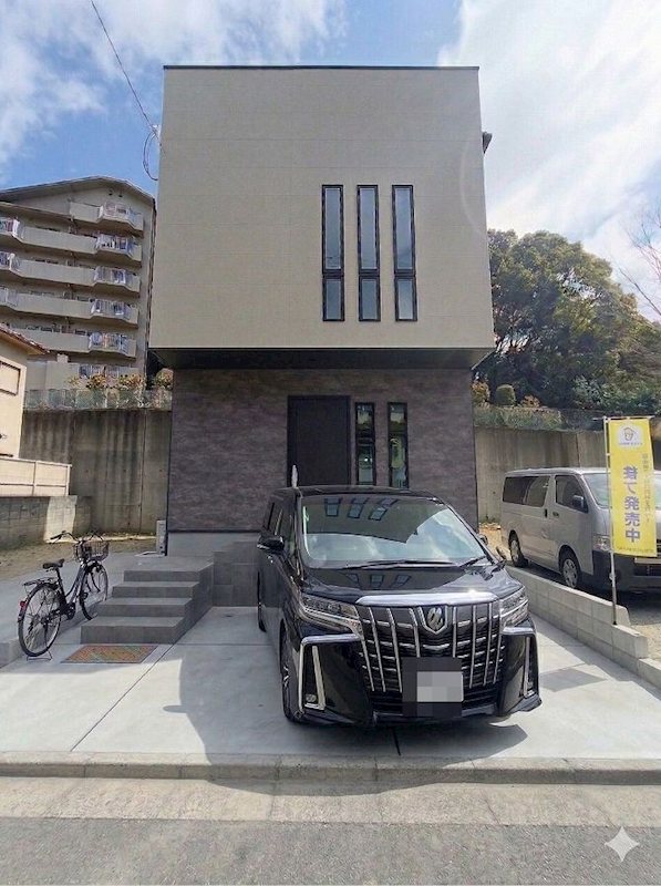 高槻市真上町6丁目　2号地　新築一戸建 堂々完成しました！（ガレージ、車や自転車はCGによるイメージです）