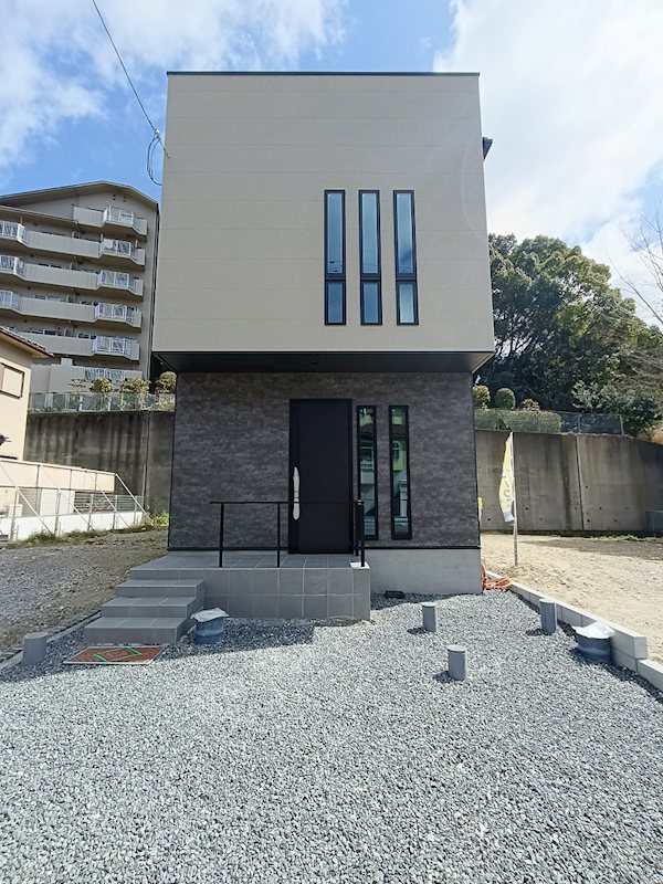 高槻市真上町6丁目　2号地　新築一戸建 太陽光発電・エネファーム付