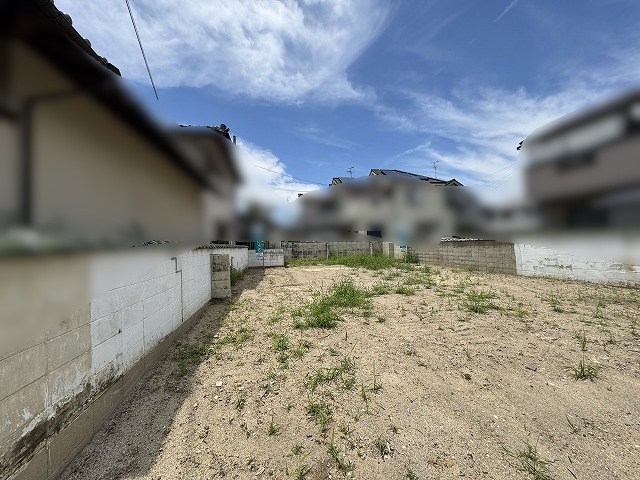 高槻市寿町3丁目　売土地　B号地 青空が広がる開放感のある土地です。理想の住まいを形にする、自由な設計が叶う場所。新生活のスタートにいかがでしょうか。