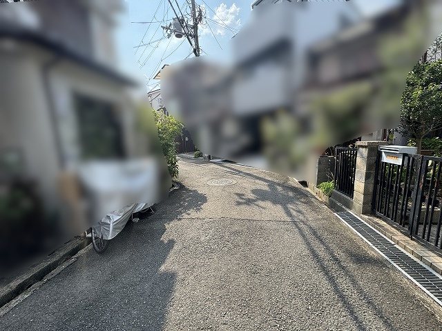 高槻市桜ヶ丘北町　中古一戸建 前面道路含む