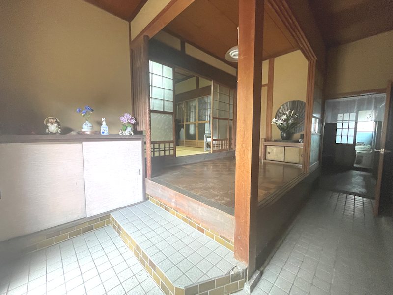 下田原一戸建 広い玄関スペース