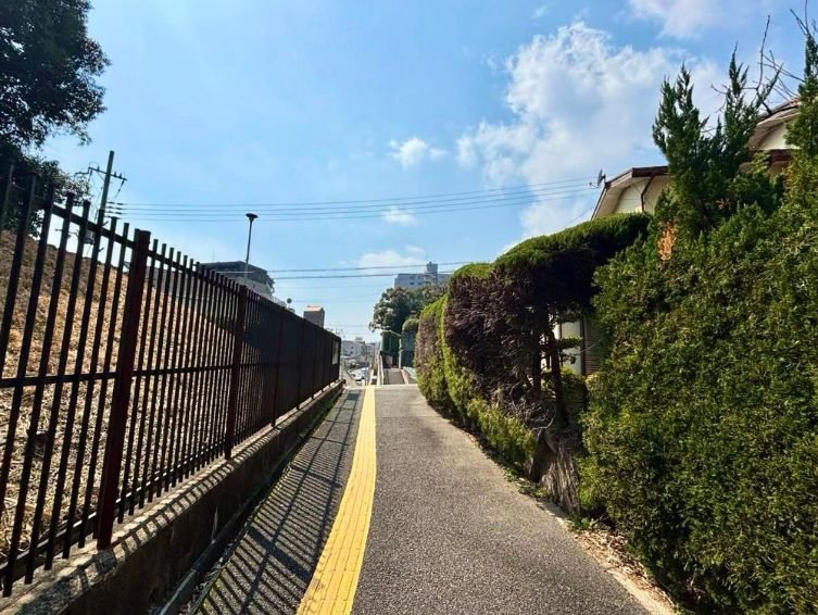 高槻市古曽部町1丁目　売土地 現地写真（前面道路含む現地写真）