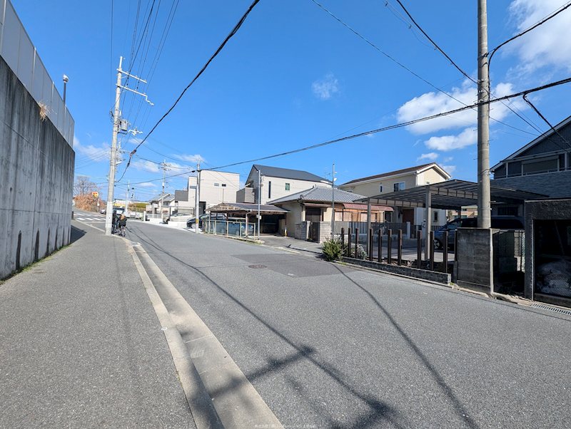 茨木市南春日丘2丁目　売土地 現地写真（前面道路含む現地写真）