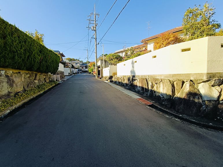 茨木市山手台３丁目　中古一戸建 現地写真（前面道路含む現地写真）