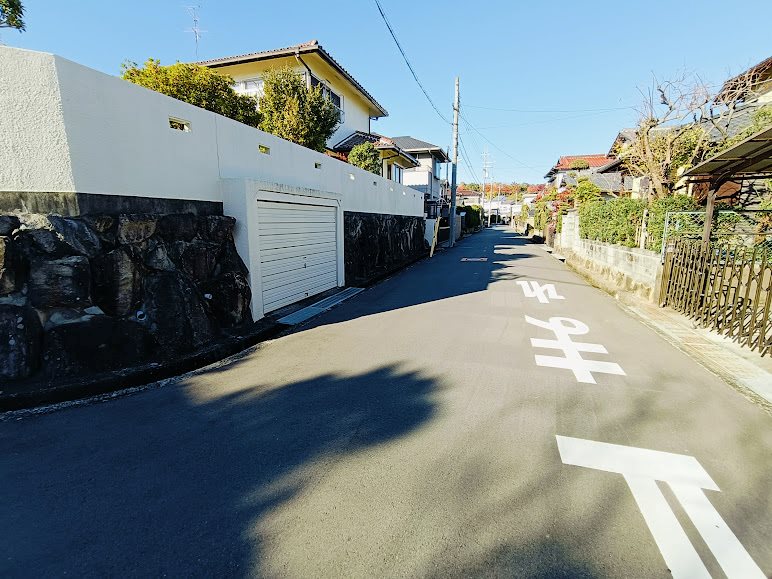茨木市山手台３丁目　中古一戸建 現地写真（前面道路含む現地写真）
