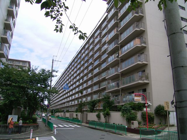 ローレルハイツ茨木総持寺第1号棟 JR「JR総持寺」駅まで徒歩約13分　近隣にイオンタウンあり　買い物施設充実♪