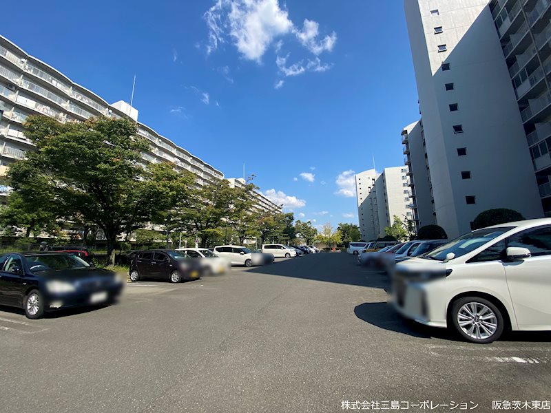 南茨木ハイタウン美沢A棟 共用部写真（駐車場）