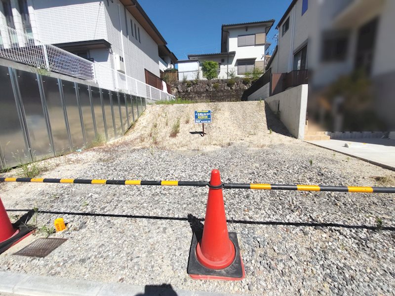 GRANDSELECT楠葉美咲三丁目　土地 第一種低層住居専用地域の閑静な住宅地内　現地正面から