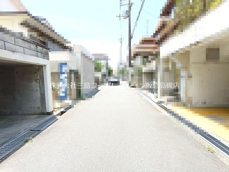 高槻市柱本新町　建築条件付売土地 現地写真（前面道路含む現地写真）