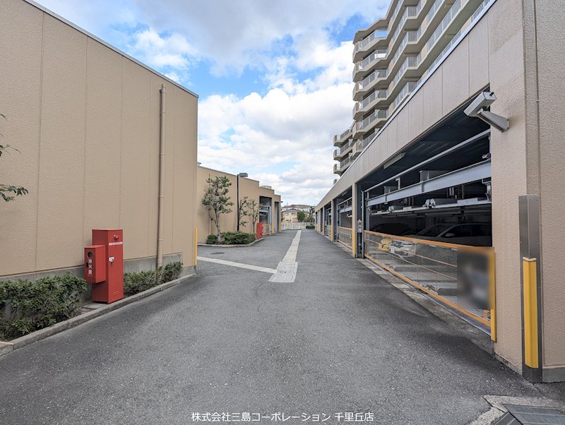 パレ千里壱号棟 共用部写真（駐車場）
