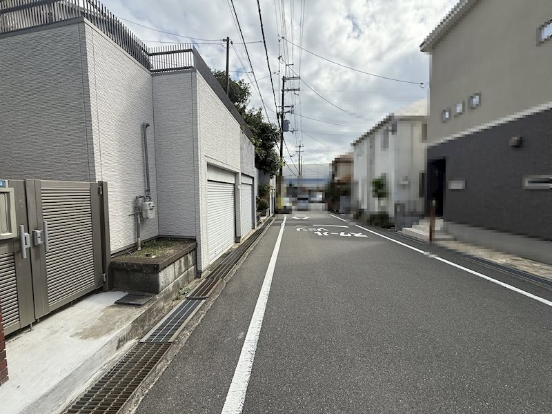 茨木市北春日丘1丁目　売土地  現地写真（前面道路含む現地写真）