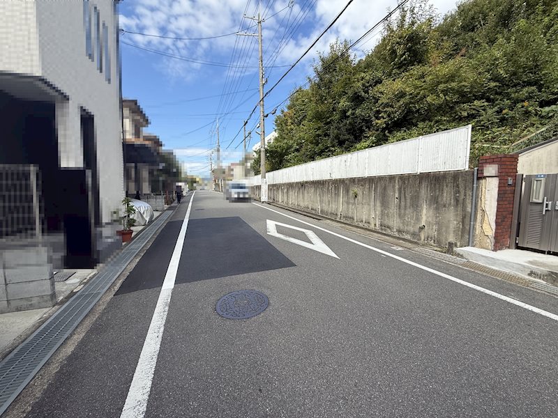 茨木市北春日丘1丁目　売土地  現地写真（前面道路含む現地写真）
