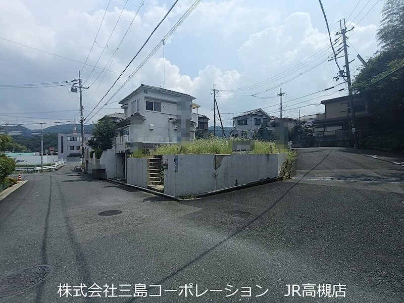 高槻市日吉台六番町　新築一戸建 現地写真（前面道路含む現地写真）