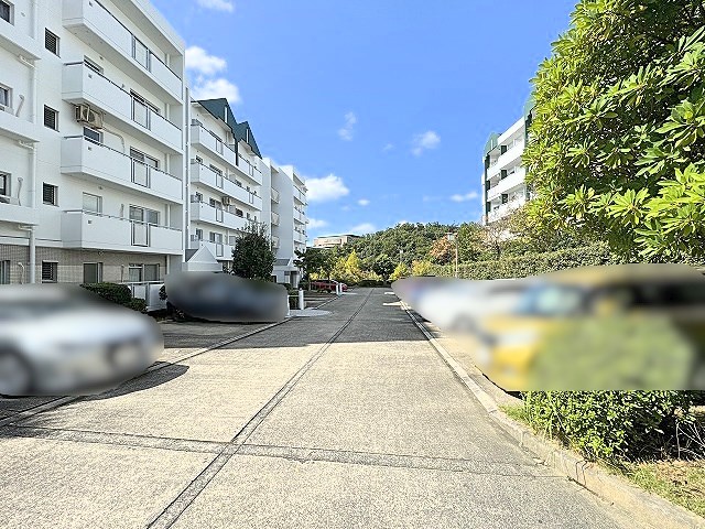 高槻阿武山二番街202号棟  共用部写真（駐車場）