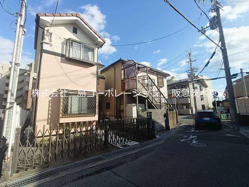 茨木市中津町　中古一戸建 現地写真（前面道路含む現地写真）