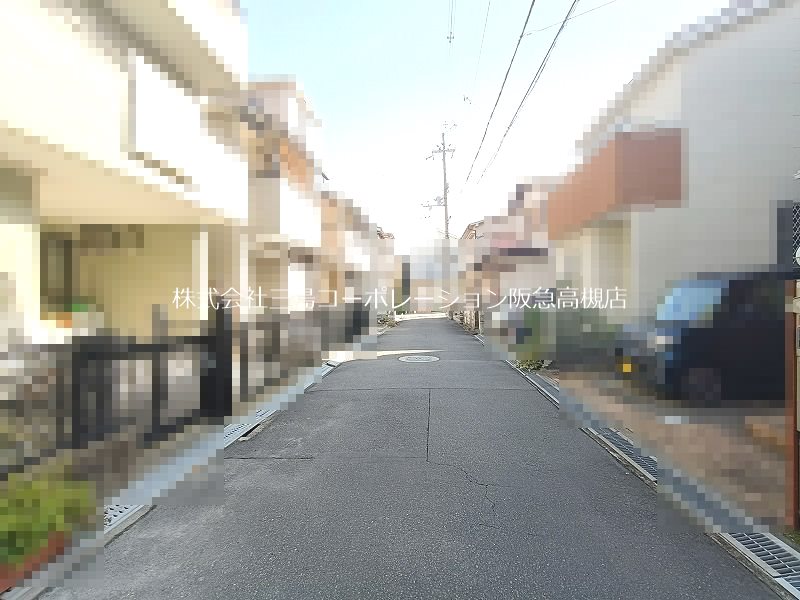 高槻市日向町 中古一戸建 現地写真（前面道路含む現地写真）